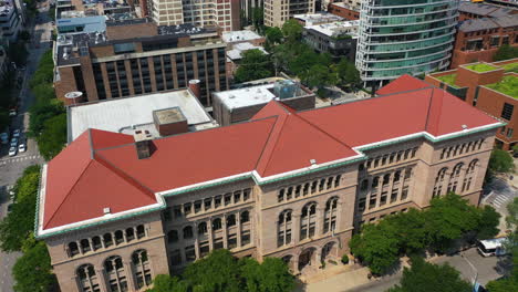 Aerial-pan-shot-over-the-Newberry-Library-and-around-the-Harvest-Bible-Chapel,-in-sunny-Chicago
