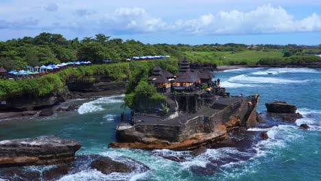 Scenic-Landscape-Of-Tanah-Lot-Temple-In-Bali,-Indonesia---aerial-drone-shot