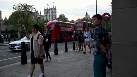 People-walking-past-Westminster-Station-and-Abbey,-London,-United-Kingdom