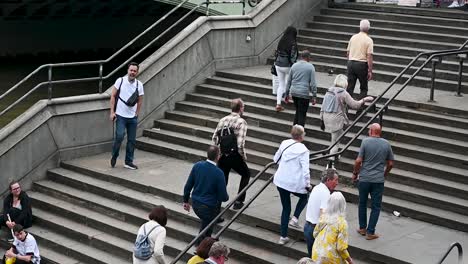 Escaleras-Hasta-El-Puente-De-Westminster,-Londres,-Reino-Unido