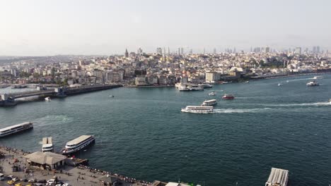 Drohnenvideo-Von-Bosporus-Und-Schiffen:-Ikonische-Istanbuler-Landschaft