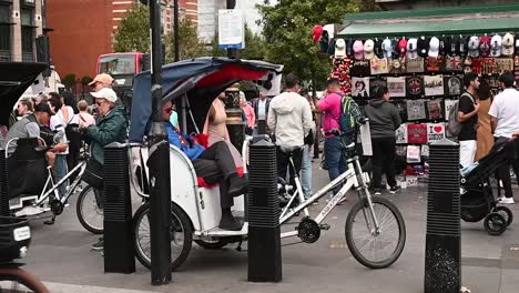 Taking-shots-of-Big-Ben-next-to-the-Rickshaw-Bikes,-London,-United-Kingdom