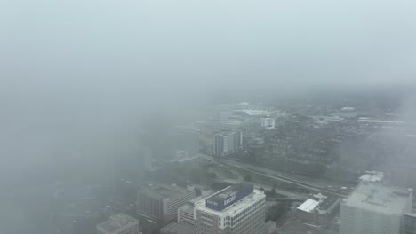 Luftaufnahme,-Die-Die-Skyline-Von-Atlanta-Und-Die-Wolkenkratzer-In-Den-Wolken-Zeigt