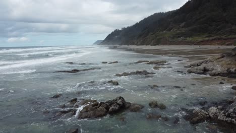 Erkunden-Sie-Die-Küstenschönheit-Oregons-In-Einem-4K-Drohnenflug