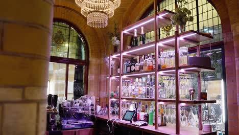 Elegant-Cocktail-Bar-Counter-In-Amsterdam,-Netherlands