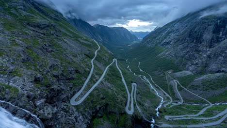 Timelapse-of-clouds-in-Romsdalen-valley,-Trollstigen-pass-with-hairpin-bends