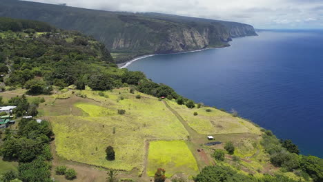 Aerial-drone-shot-of-majestic-Hawaiian-coast-scenery-in-Waipio-bay,-sideways