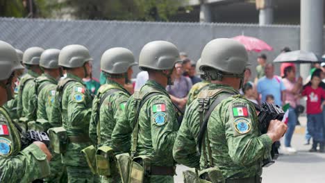 Soldaten-Der-Mexikanischen-Armee-Bei-Der-Parade-Zu-Ehren-Des-Unabhängigkeitstages-Mexikos