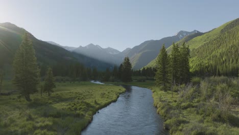 Malerische-Sommerlandschaft-In-Den-Rocky-Mountains-Colorados,-Luftaufnahme