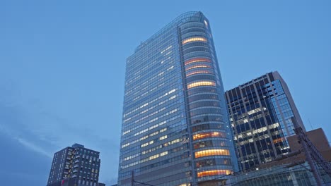Tokio-Noche-Luz-Paisaje-Urbano-Akihabara-Rascacielos-Peatones