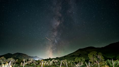 Milky-Way-time-lapse-over-an-old-fence-and-mountains-in-the-Utah-West-Desert