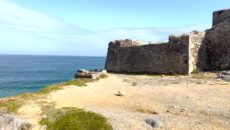 Old-castle-ruins-in-the-Cascais-area,-near-the-ocean