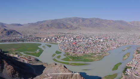 Vista-Aérea-Panorámica-De-La-Ciudad-Capital-De-Ulgii,-Bayan-ulgii-Aimag-En-Mongolia