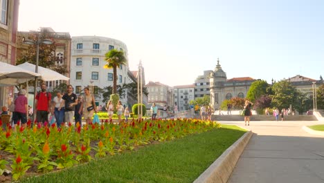 Escena-De-Gente-En-La-Plaza-De-La-República-En-La-Histórica-Ciudad-De-Braga,-Portugal