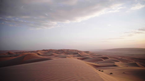 Wide-shot-of-dunes-in-the-Wahiba-Sands-Desert-of-Oman