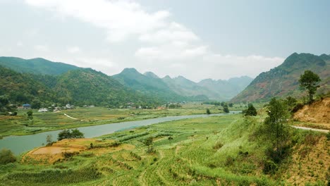 Beautiful-scenery-of-Vietnamese-landscape-of-mountains,-water-and-terraced-rice-fields