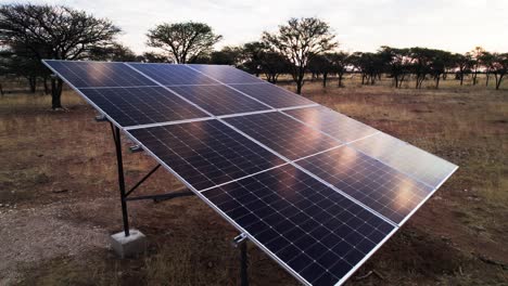Sonnenkollektoren-Im-Afrikanischen-Busch
