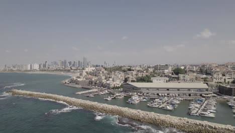 Drohne-Fliegt-über-Den-Strand-Von-Tel-Aviv,-Israel---4k