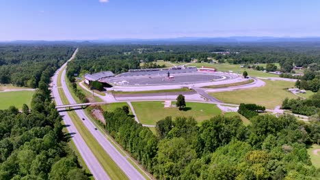 Salida-Aérea-Del-North-Wilkesboro-Speedway-En-North-Wilkesboro-Carolina-Del-Norte,-Carolina-Del-Norte