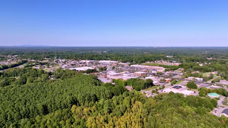 Clemmons-NC,-North-Carolina-Aerial-Pullout,-Kleinstadt,-Vorort,-Nachbarschaft,-Gemeinschaft