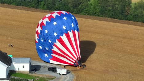 Globo-Aerostático-Con-Bandera-Americana-En-El-Condado-De-Lancaster,-Pensilvania,-EE.UU.