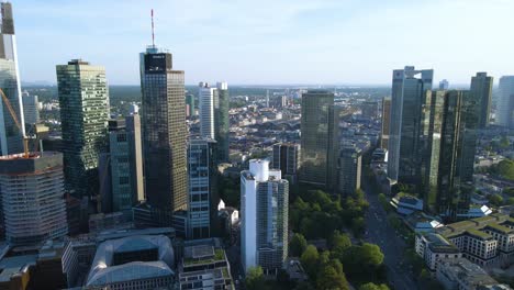 Frankfurt,-Main,-Skyline,-Drohne,-Reflexionen,-Schön,-Dokumentarfilm,-Kino,-Schön,-Skyline,-Helaba,-Finanzen,-Geschäft