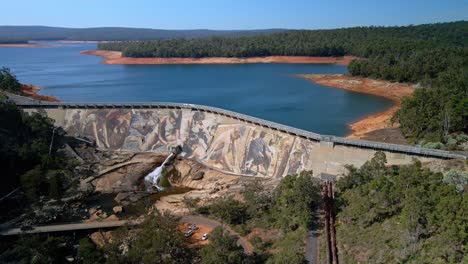 Aerial-view-over-Wellington-Dam-Hydro-Power-Station,-Collie,-Western-Australia---dolly,-drone-shot