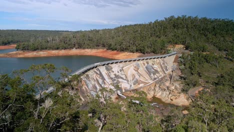 Aerial-view-over-Wellington-Dam-Hydro-Power-Station,-Collie,-Western-Australia---ascending,-drone-shot