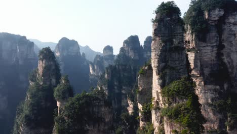 Pilares-Verticales-De-Arenisca-Del-Parque-Nacional-Zhangjiajie