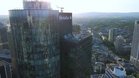 Helaba,-Sparkasse,-Frankfurt,-Main,-Wolkenkratzer,-Reflexionen,-Sonnenleck,-Lensflear,-Bankwesen,-Finanzen,-Geschäft