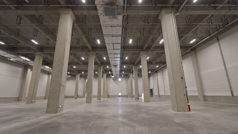 Interior-of-Empty-Warehouse-Distribution-Center.-4k-50fps