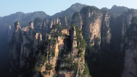 Parque-Nacional-Del-Bosque-épico-De-Zhangjiajie-Al-Atardecer