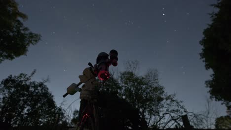 Astro-Time-Lapse-Of-Star-Tracker-Tracking-Stars-In-Night-Sky