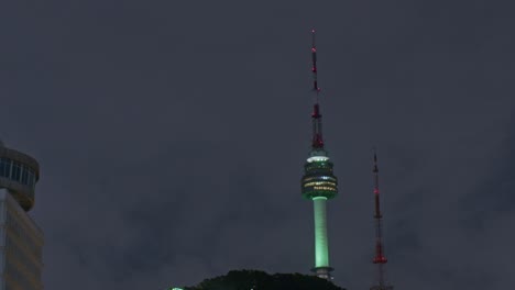 Namsan-Turm-In-Südkorea,-Blick-Auf-Das-Nachtzentrum-Der-Stadt-Seoul