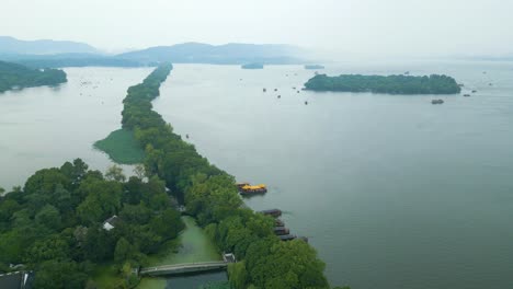 Pull-Back-Drone-View-of-Overcast-Hangzhou’s-West-Lake,-China