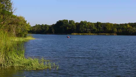 Static-video-of-people-kayaking-on-Cedar-Lake-in-Cleburne-State-Park-in-Texas