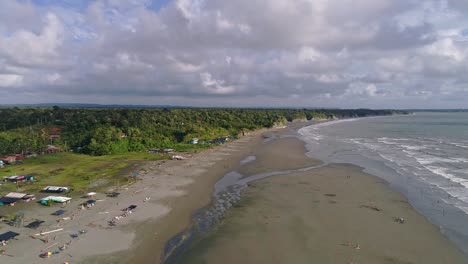 Erkundung-Des-Strandes-Von-La-Barra:-Ein-Nationaler-Naturpark-An-Der-Kolumbianischen-Küste