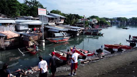 The-fishermen-with-their-boats-and-floating-villages-at-the-bay