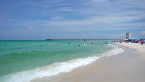 Überfüllter-Strand-Während-Der-Ferien-Am-4.-Juli-In-Fort-Walton-Beach,-Destin,-Florida