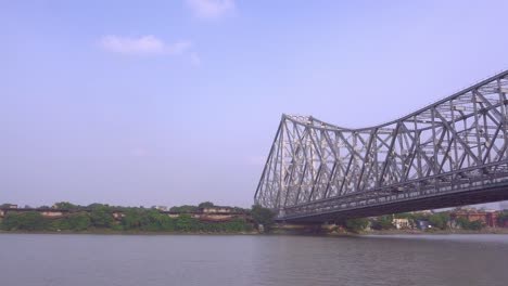 Howrah-Bridge-Ist-Eine-Freitragende-Brücke,-Die-1943-Von-Der-British-East-India-Company-Gebaut-Wurde