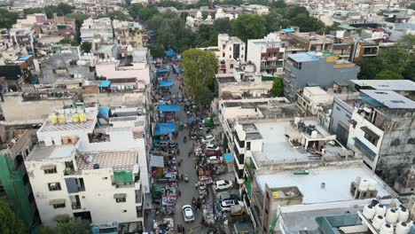 4K-Aerial-Shots-of-Sunday-Market-in-New-Delhi-Residential-Suburbs-on-a-beautiful-day-gliding-over-Rooftops,-streets,-parks-and-markets-in-India