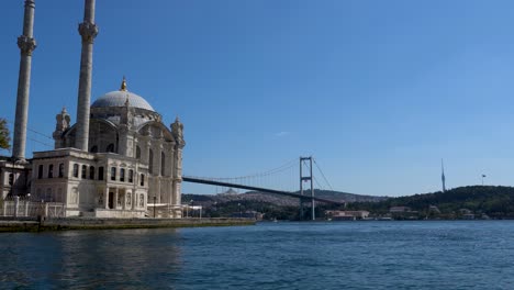 Ortakoy-Mosque-With-Bosphorus-Bridge-In-The-Background,-Istanbul,-Turkey,-Sun