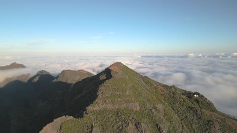 4K-Filmdrohnenaufnahmen-Der-Wolkenumkehr-In-Pico-Ruivo---Madeira---Portugal