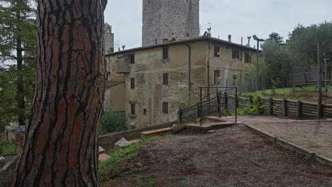 Towers-In-The-Historic-Centre-Of-San-Gimignano,-Known-As-Town-Of-Fine-Towers,-In-Tuscany,-Italy