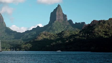 Spectacular-mountain-cliff-face-and-peak-on-the-tropical-island-of-Moorea-in-the-South-Pacific