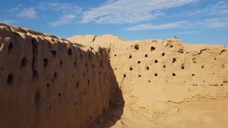 Walls-and-Remains-of-Toprak-Kala,-Ancient-Palace-City-in-Karakalpakstan,-Uzbekistan
