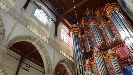 Large-pipe-organ-inside-Laurenskerk,-Rotterdam,-The-Netherlands