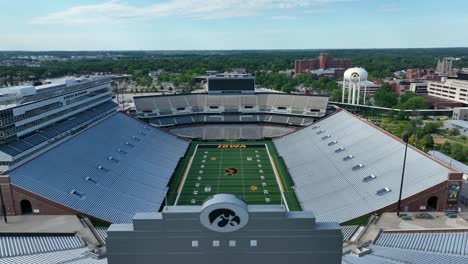 Iowa-Hawkeyes-Fußballstadion-An-Der-Universität-Von-Ia
