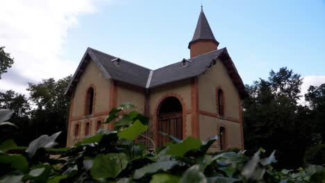 Hermosa-Casa-De-Iglesia-Moderna-Renovada-En-El-Sur-De-Francia.