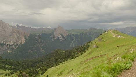 Weite-Pfanne-Der-Erstaunlichen-Dolomiten-In-Den-Alpen-Italiens